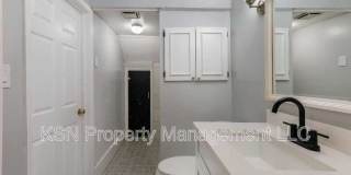 1921 Reynolds Street Gallery 15