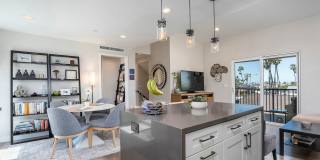 Beautiful 3 bed 2.5 baths "fully furnished" townhouse in the charming neighborhood of University Heights. Gallery 19