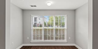 1st Floor Condo in Bellingham Park Available now! Gallery 10