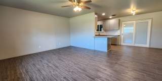 Walk to Das Rec / Close to Landa Park / Remodeled House/ Fridge / Fenced in Yard / NBISD Gallery 4