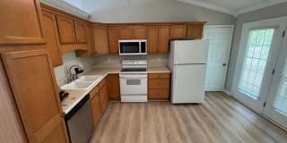 Single-Level Living in an Unbeatable Location Gallery 7
