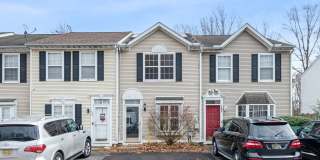 Welcome to 133 Creekside Ct! Gallery 1