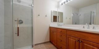 Beautifully Remodeled 2 Bed 2 Bath Redmond Condo! Gallery 7