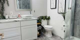 Charming 2-Bedroom Home Near the Colorado River with RV Parking- SHORT or LONG Term Gallery 10