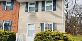 2 Bedroom, 1.5 Bath Townhouse Gallery 1