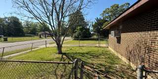 ** 3 bed 1.5 bath located in Southlawn ** Call 334-366-9198 to schedule a self showing Gallery 4