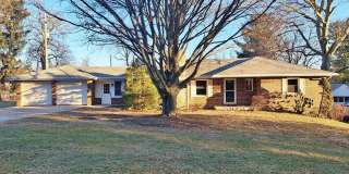 3 Bed / 1-1/2 Bath Single Family Home w/ 2-Car Garage Gallery 1