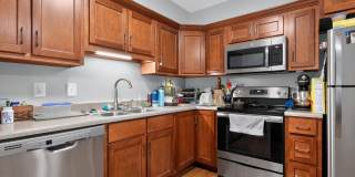 Charming 2BR Townhome in Athens Gallery 4