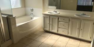 LARGE 5 BDRM HOME W/ 3 FULL BATHS. Gallery 30