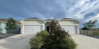 Luxury 3/2 Duplex in Seguin, Texas Gallery 1