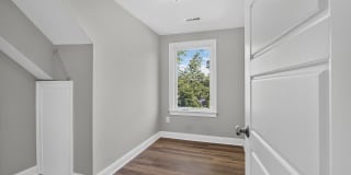 21 E REDMAN Avenue Gallery 58