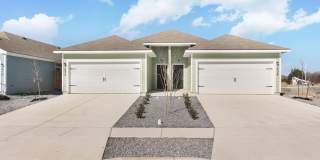 Spacious 3-Bed Jordan’s Creek Duplex Gallery 1