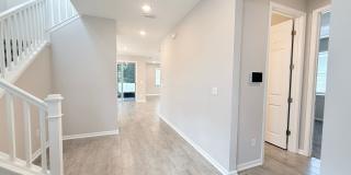 Bright & Spacious 4BR Home with Screened Porch & Paver Patio Bright & Spacious 4BR Home with Screened Porch & Paver Patio Gallery 5