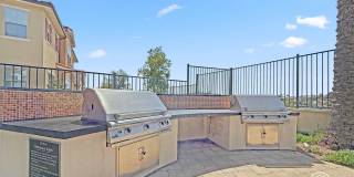 Bright 3BD/2.5BA Townhouse in Vista with Community Pool, In-Unit Laundry & 2-Car Garage Gallery 17