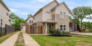 Beautiful 2 bedroom, 1.5 bathroom home in East Austin!!! Gallery 1