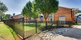 The Manhattan Gallery 32