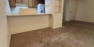 Blue Heron Townhome - Split Level 2 Bedroom located near Winslow Gallery 16