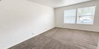 Spacious 5-Bedroom Sandy Home with Large Fenced Yard Spacious 5-Bedroom Sandy Home with Large Fenced Yard Gallery 8