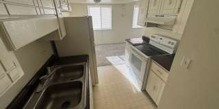 2 bed, 1 Bath, 900 sqft with washer/dryer hookups and 1 car garage Gallery 35