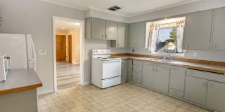 $500 OFF Special - Beautiful 4 Bed/1 Bath Home in Astoria Gallery 29