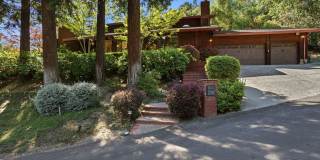 Spectacular 2 story home w/pool in Round Hill Country Club Gallery 1