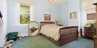 Stunning 5 Bedroom 2.5 Bathroom Home in Squirrel Hill Gallery 32