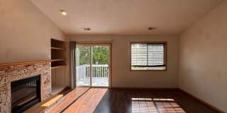 Luxurious 3 Bedroom, 2 Bathroom GORGEOUS townhome! Gallery 4