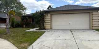 Available NOW!! 3/2 Open floor plan! Gallery 1