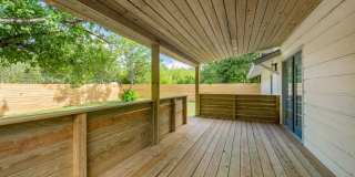 Modernized 3 Bedroom Home Near Mueller ~ Huge Backyard & Deck Gallery 40