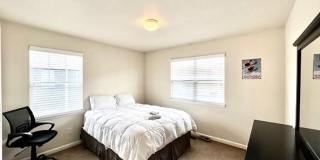 Downtown 3 Bedroom Townhome with 2 Car Garage Gallery 54