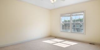 3 bed/2 1/2 Bath. Pet Friendly, Pool, Gallery 9