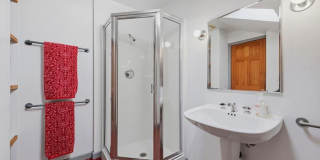 Spacious Ravenna Craftsman! Gallery 7