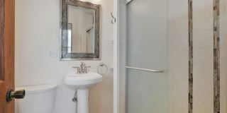 4 Bedroom , 2 Bath Newly Renovated house - Right off of High St Gallery 7