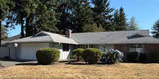 4 Bed / 2.5 Bath Bellevue rambler $4,095/month Gallery 1