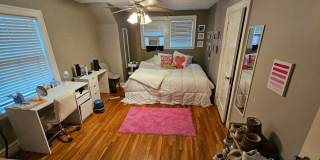 $1k Rebate! Oversized House w 4 Parking Spots Inc.  Laundry in Unit.  Fits up to 10 ppl (Would Cost Extra) Gallery 6