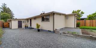Fully-Furnished 4BD/2BA home near Eureka High! Gallery 1