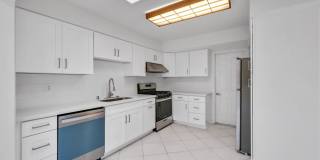 "Rare Single-Story Remodel: Modern 3BR End-Unit in University Park Gallery 12