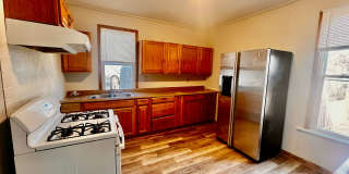 Ginormous 6 Bed Single family home with all Appliances Near Lake Michigan! Gallery 7