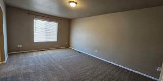 3 bed-3 bath Townhome with AC!!! Gallery 9