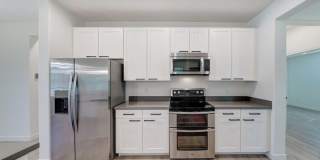 5550 North 16th Street Gallery 13