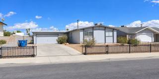 SINGLE STORY HOME WITH POOL!!! Gallery 1