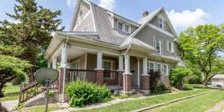 Large Centrally Located Home for Rent! Gallery 4