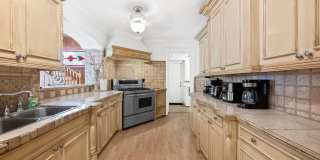 2400 Delmar Place Gallery 6