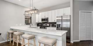 1751 W DIVISION Street Gallery 12