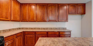 Gorgeous 4 Bed 3 Bath 3 Car home in Peoria with community Pool Gallery 9