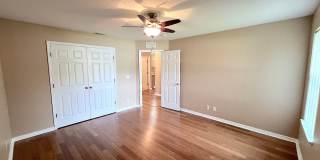 Spacious 4 Bed 3 Bath Home w FULLY FENCED YARD for Rent! Gallery 44