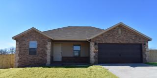 3 Bedroom 2 Bathroom Home in Prairie Grove. Gallery 1