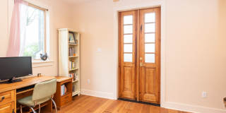 CHARMING, MODERN, CUSTOM HOME IN MID-CITY FOR RENT Gallery 25