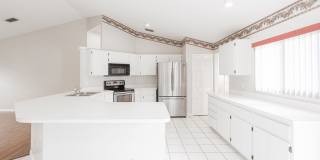 Spacious 4-Bedroom Home in Desirable Riverview Location with Excellent Schools Gallery 17