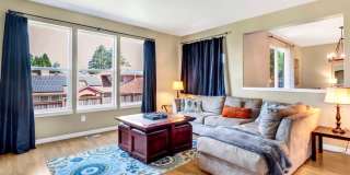Spacious 3BR House in Gresham Gallery 20